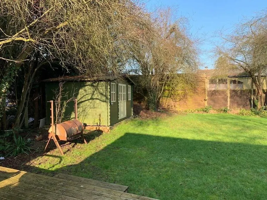 River Cabin Retreat Shepperton Holiday home