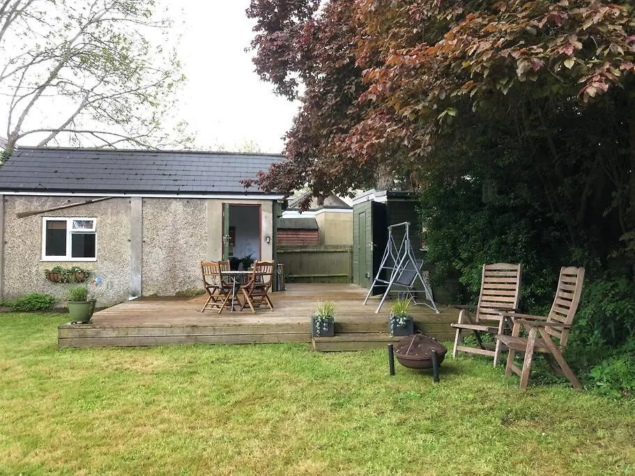 River Cabin Retreat Shepperton 0*,