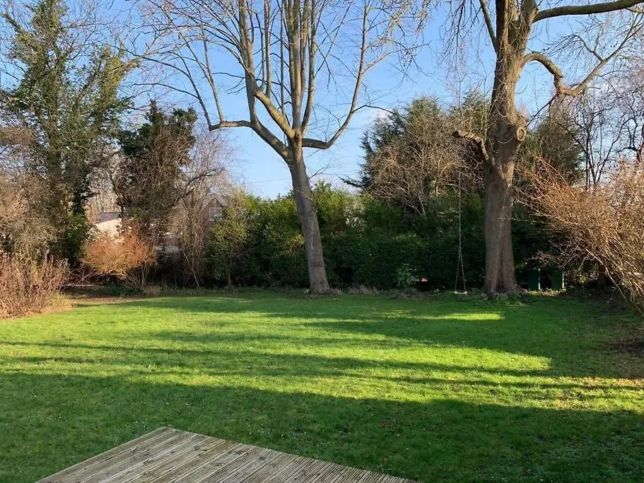 River Cabin Retreat Shepperton Holiday home