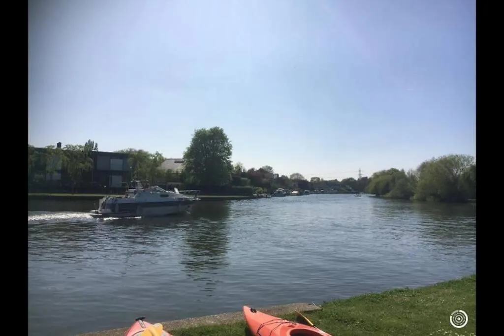 River Cabin Retreat Shepperton United Kingdom